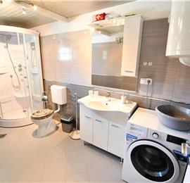 3 Bedroom Villa with Pool & Tennis Court near Sinj, sleeps 8